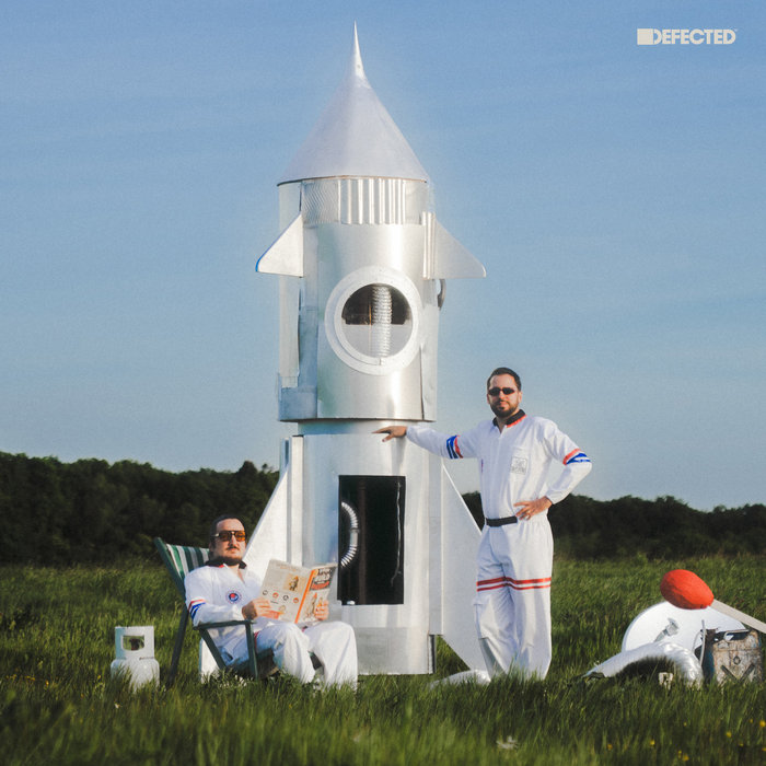Pochette de Somehow It Flies par Oden & Fatzo