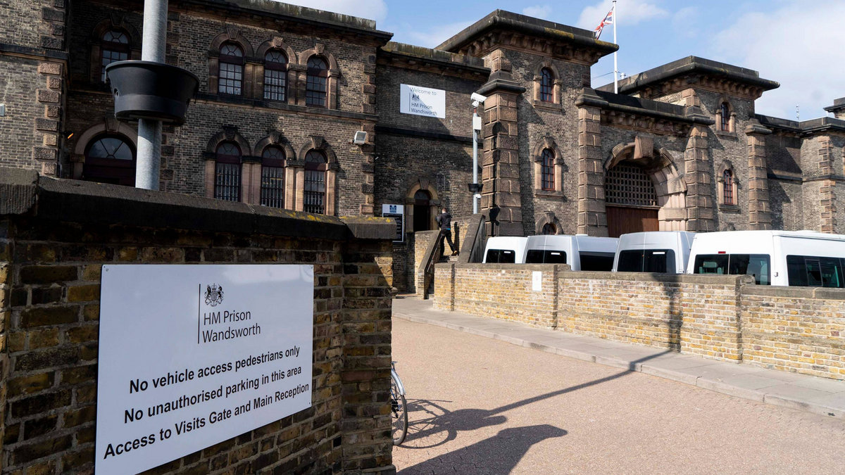 (Leaked video!!) HMP Wandsworth Prison Officer Video Leaks on Twitter