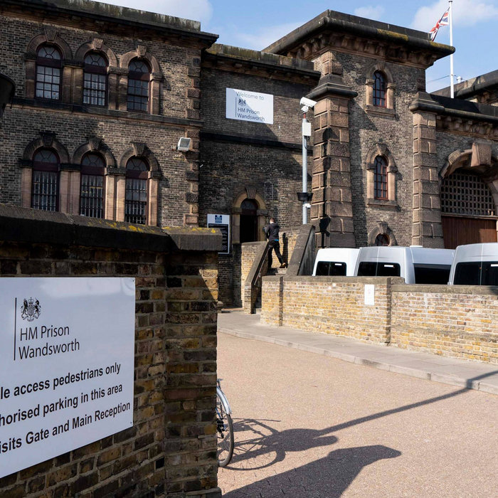 (Leaked video!!) HMP Wandsworth Prison Officer Video Leaks on Twitter (Leaked video ! ! ) HMP