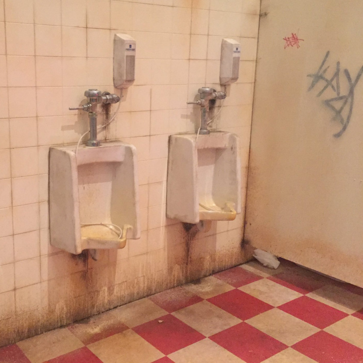 How to be a good listener essay image