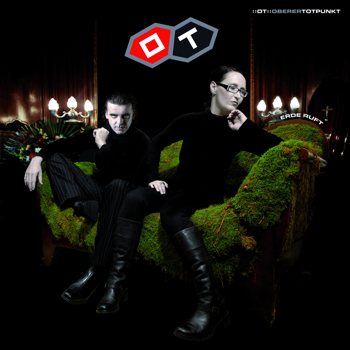 süßes charakterrotes herz mit flügeln und weinen und tränengefühlen,  trauriges gesicht, arme und beine. festliche Dekoration zum Valentinstag  mit Augen 3478256 Vektor Kunst bei Vecteezy, image size:1200x1200