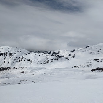Cover of Far over misty mountains...