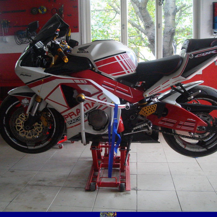 Fireblade РјРѕС‚РѕС†РёРєР» Street