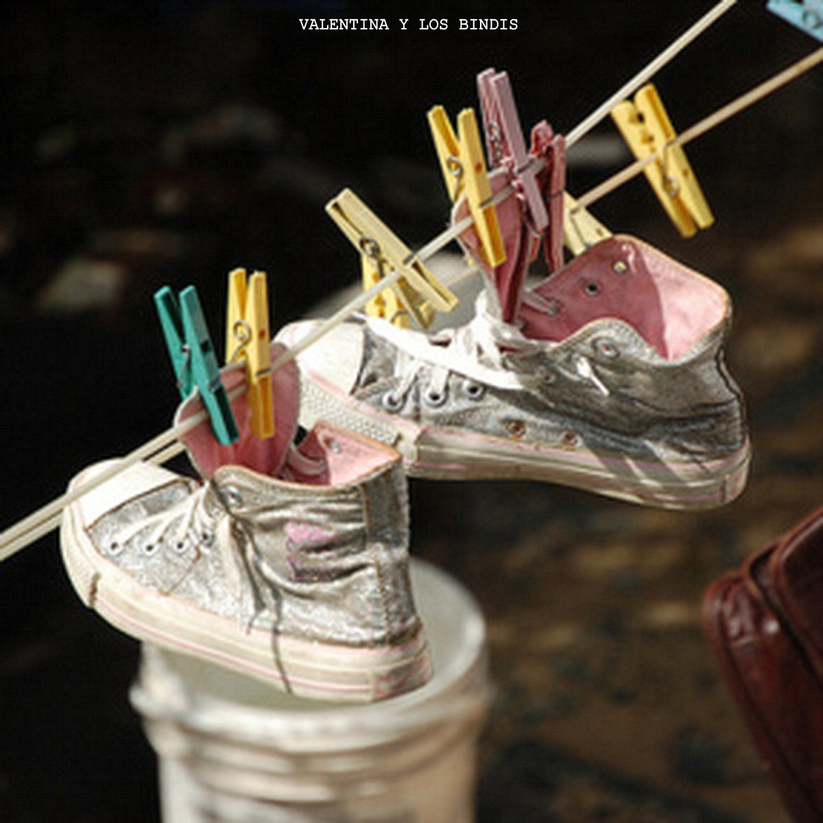 las zapatillas son mas lindas rotas | valentina \u0026 los bindis | Valentina \u0026  Los Bindis