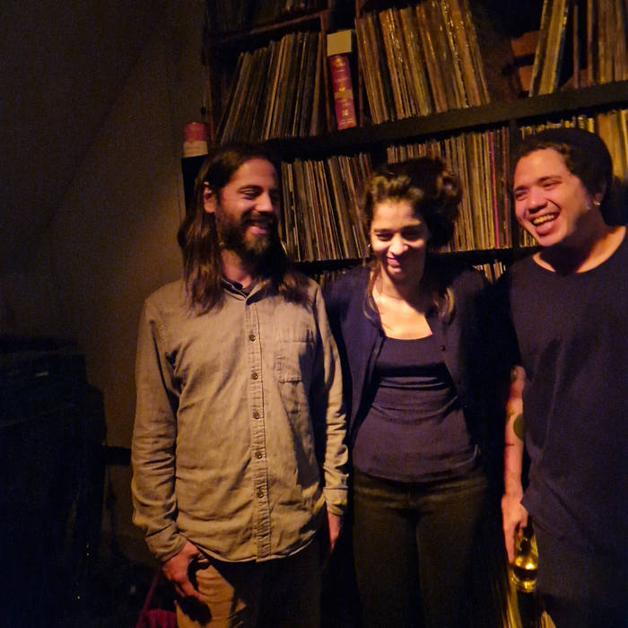 terra sideral
von Marina Mello, Vinicius Cajado and Mauricio Takara