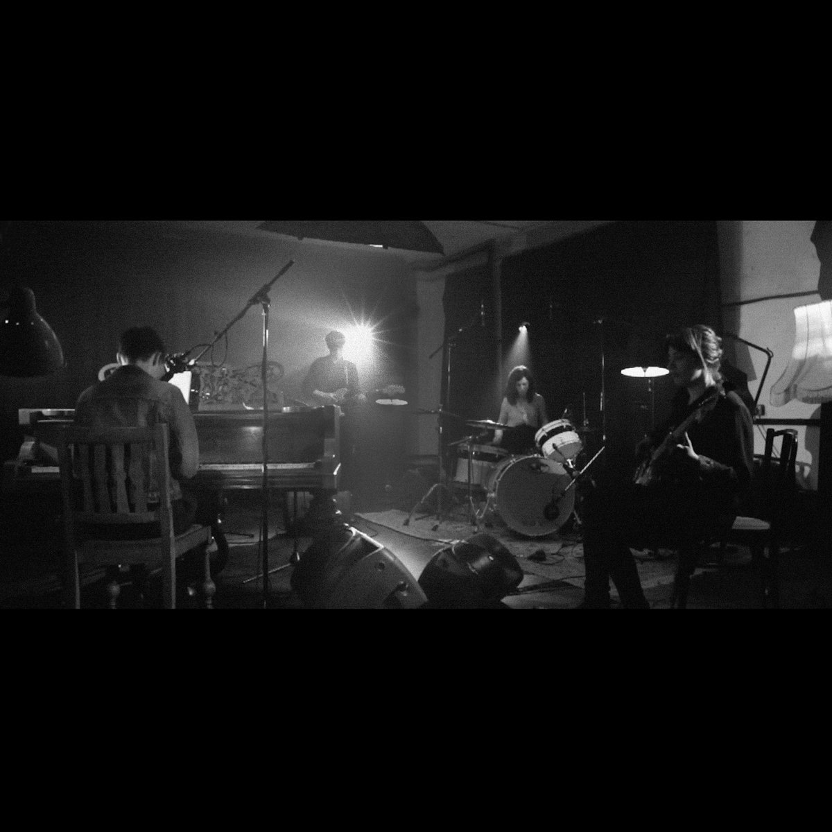 Savages - Paranoid / Prayer