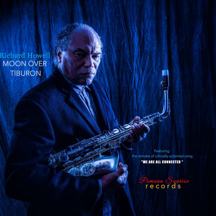 MOON OVER TIBURON
von RICHARD HOWELL