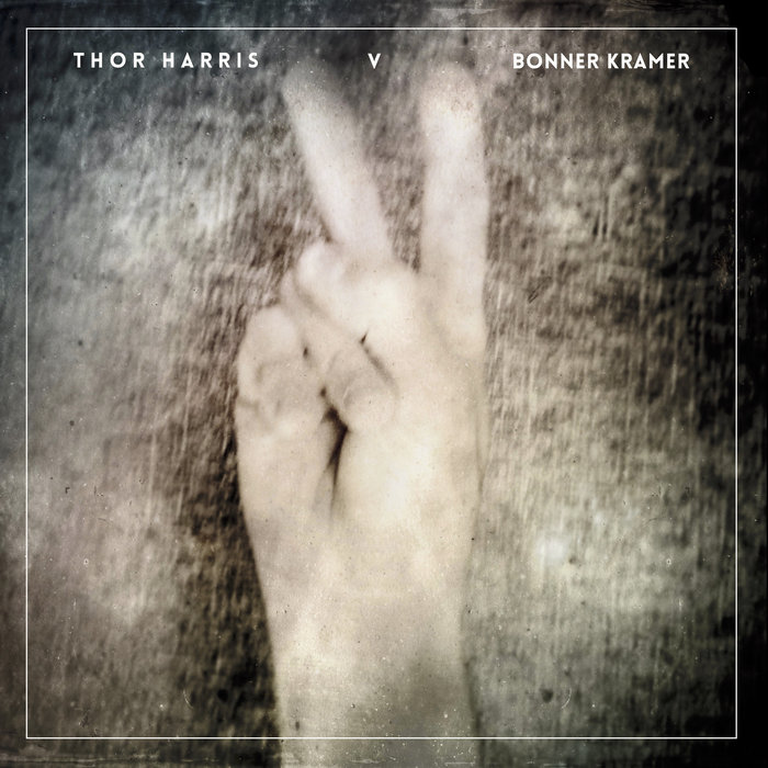 Pochette de V par Thor Harris & Bonner Kramer