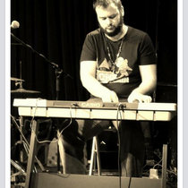 Foci's Left - Adults / Queens double pk CD / Mp3 combi cover art