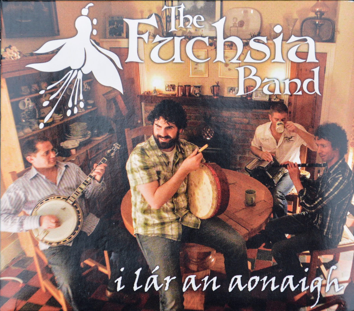 i lár an aonaigh cover