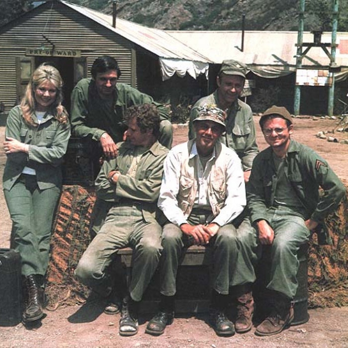 Госпиталь мэш. Чёртова служба в госпитале. Полевой госпиталь мэш. Мэш бердэд. Mash 4077.